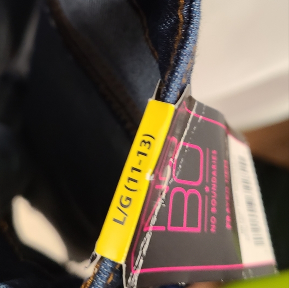 New with Tags No Boundries Jean Shortalls size 11 - Picture 4 of 4